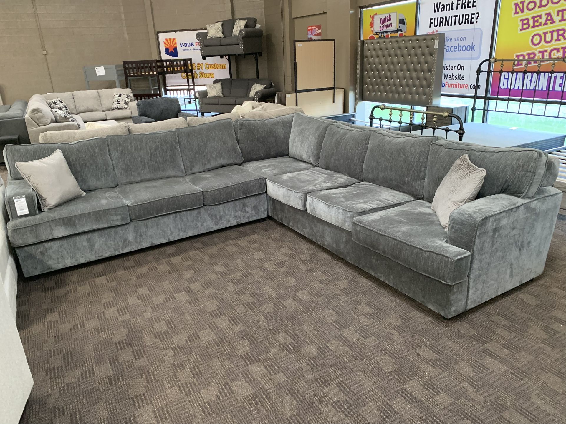 FREE DELIVERY Big Grey Sectional Couch