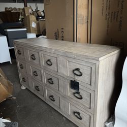Bernhardt 9-Drawer Weathered Oak Dresser