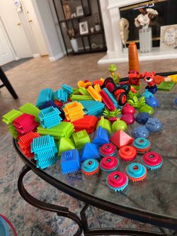 Battat Bristle Blocks & Complete Jungle Adventures Bucket