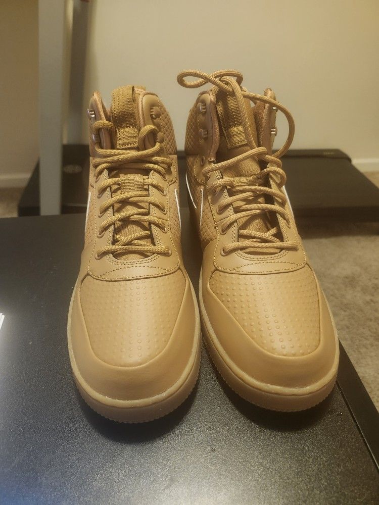 Nike Court Burrough