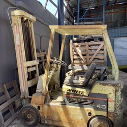 Forklift - White Manufacturer