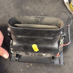 1999 528i wagon center console rear air vent.