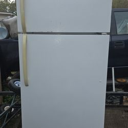 Frigidaire Fridge