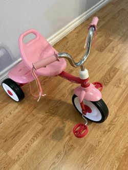 Ages 2-4 Radio Flyer Pink Rider Indoor /Outdoor Tricycle for Toddlers