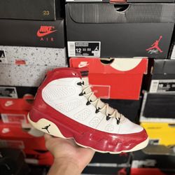 Jordan Gym Red 9s  size 11.5 USED