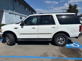 Ford Expedition SUV White