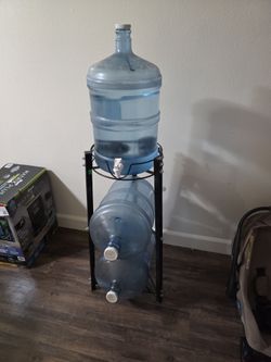 Water jug holder