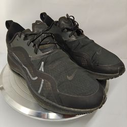 Size 11 US Men's black Nike Air Zoom Pegasus 37 Shield sneakers water-resistant