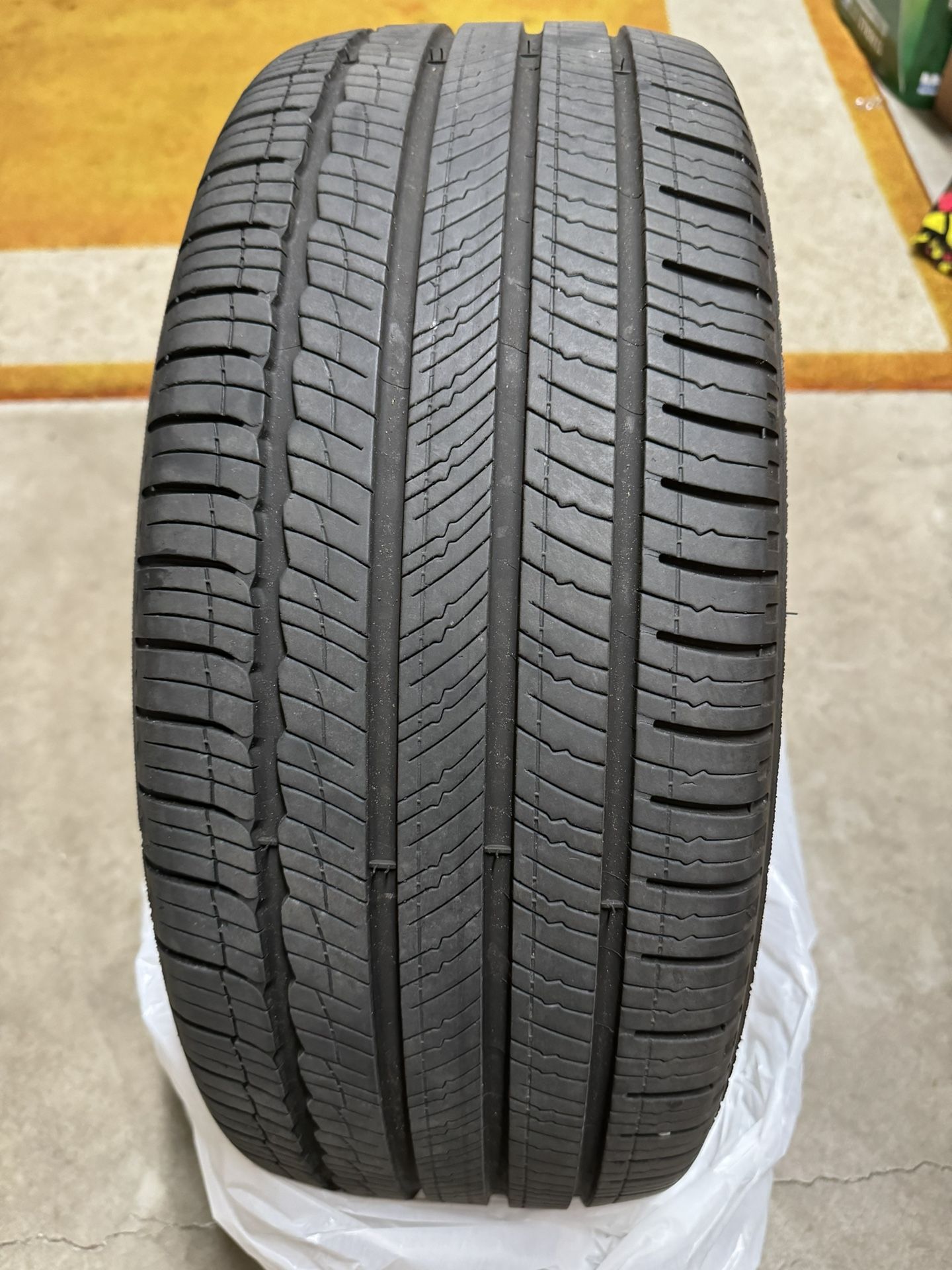 Tesla Michelin Primacy MXM4 AC Tire