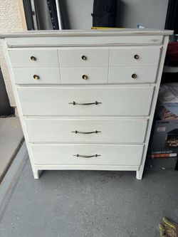 White antique re-durbished dresser