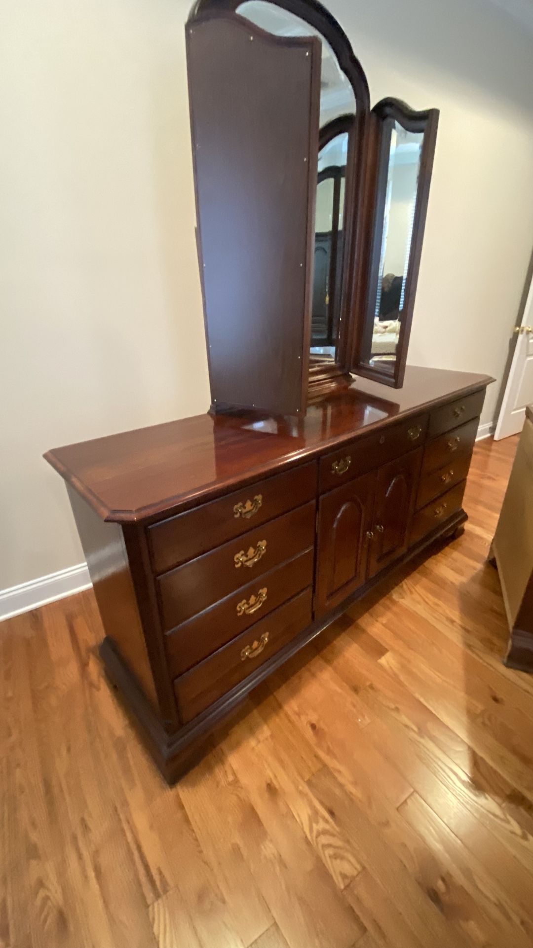2 , Nightstand , Dresser Mirror