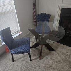 2 CHAIRS GLASS TABLE 