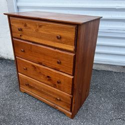 Rustic Wooden Pine 4 Drawer Bedroom Storage Chest Dresser! Great condition! Drawers all slide great! Delivery available!  34x19x39in