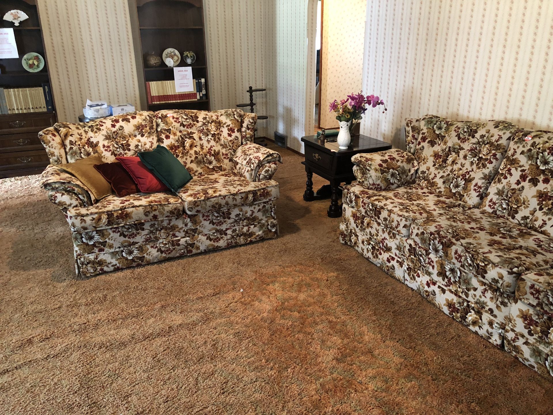 Old school couches. Pristine condition for Sale in Conway, PA OfferUp