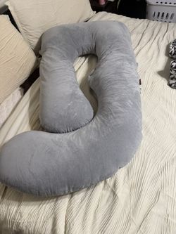 FREE Momcozy Pregnancy Pillow