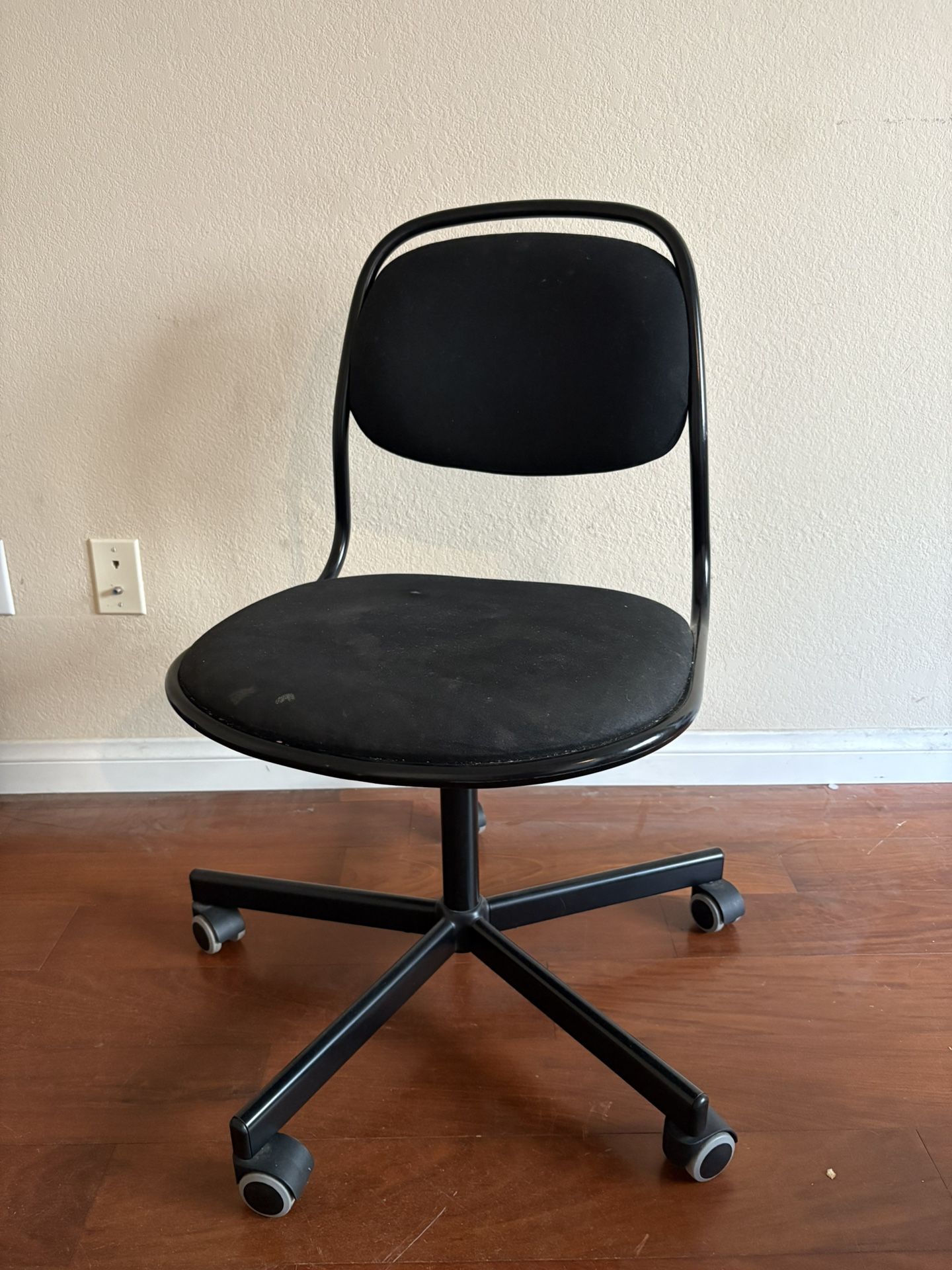 Black Rolling Swivel Chair