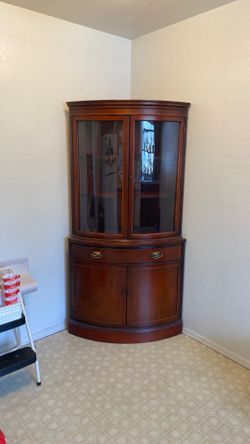 Corner hutch