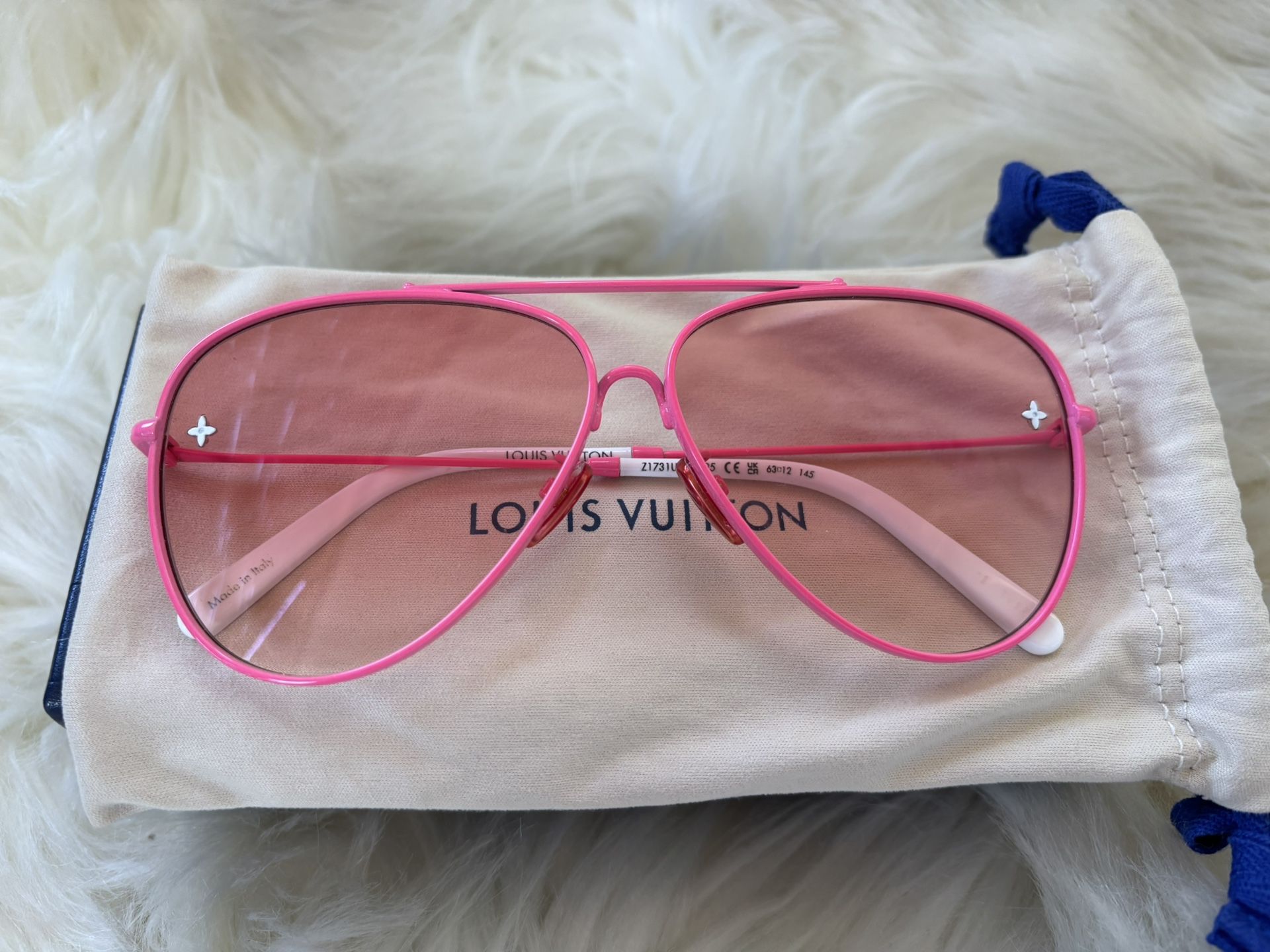 Brand New Authentic Louis vuitton aviator sunglasses Pink Z1731U