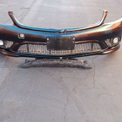 2007-2010 Mercedes CL550 Front Bumper With Fog Lights And Accessories And Inner Fillers With Accessories OEM. 