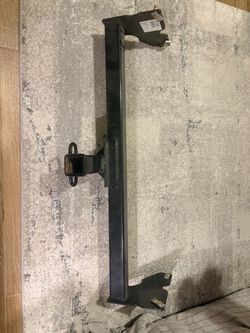 CURT Class 3 Trailer Hitch – VW Tiguan 2018–2024 – 2” Receiver