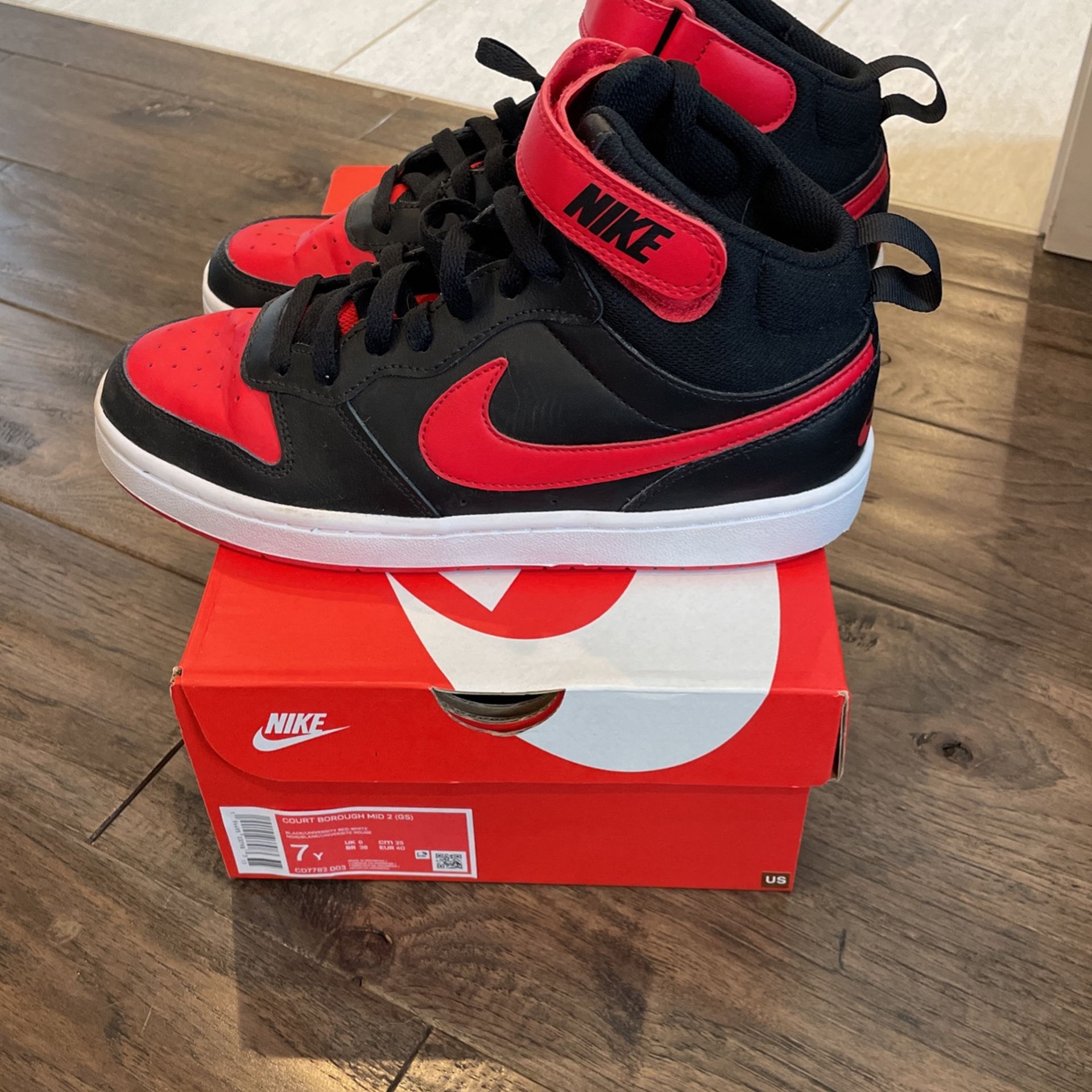 Nike Court Burroughs Mid 2 - Size 7 Y