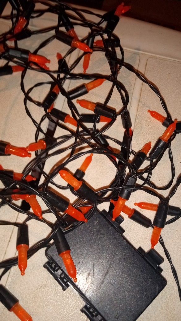 Halloween Display 2 Sets Of Lights One Set Of Adjustable Hands All Light Up But The Batteries Are Dead Just Used This Halloween