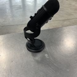 Blue Yeti Blackout USB Microphone – Multi-Pattern Condenser – Professional Studio Mic – Used