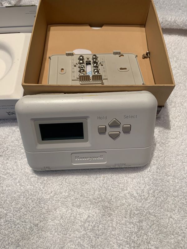 Honeywell T8011R-1006 Programmable Thermostat for Sale in Greenville ...