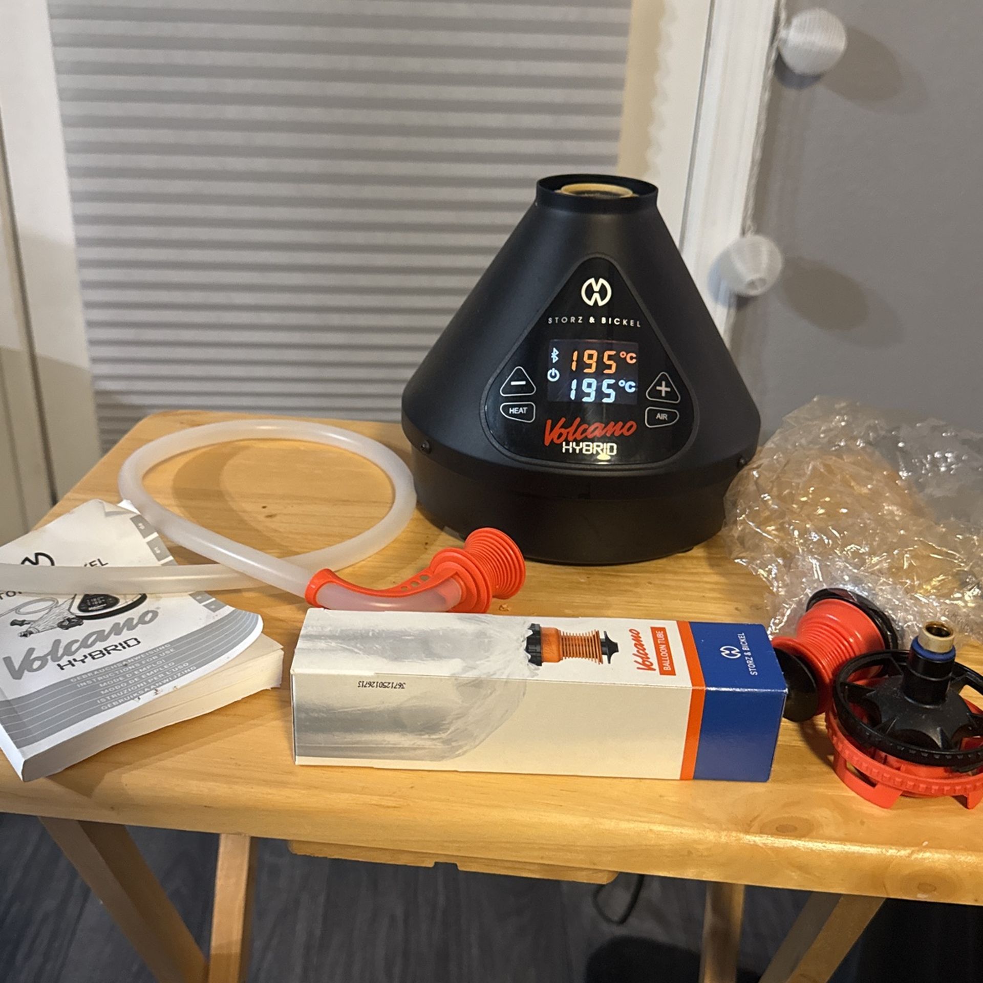 Volcano Hybrid (2024), Black 