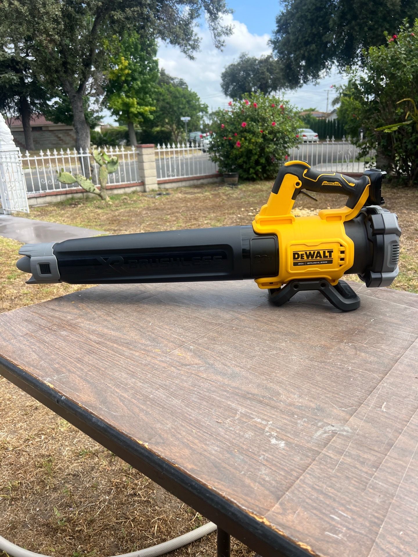 DEWALT 20V MAX 125 MPH 450 CFM Brushless Cordless Battery Powered Blower