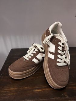 Lucky Step Brown & Off-White Tenis Shoes