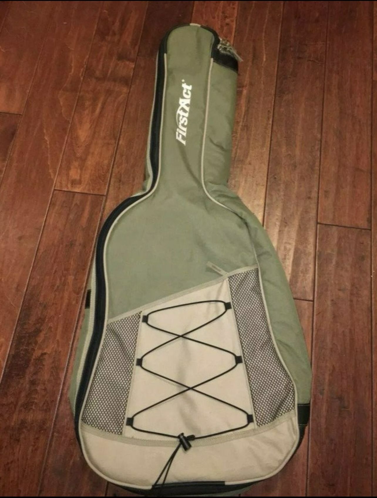 FIRST ACT 38” Soft Guitar Bag, Backpack with Shoulder Straps, Green (Good condition) PICK UP IN CORNELIUS
