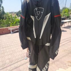 Rev'it Venom Suit Size 54