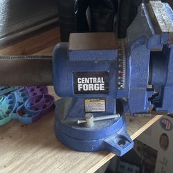 Central Forge Bench Vise 