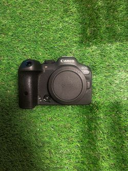 Canon r7 with 2 batteries + charger as well as original box