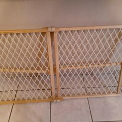 Evenflo Adjustable Wood Baby/Pet Gate