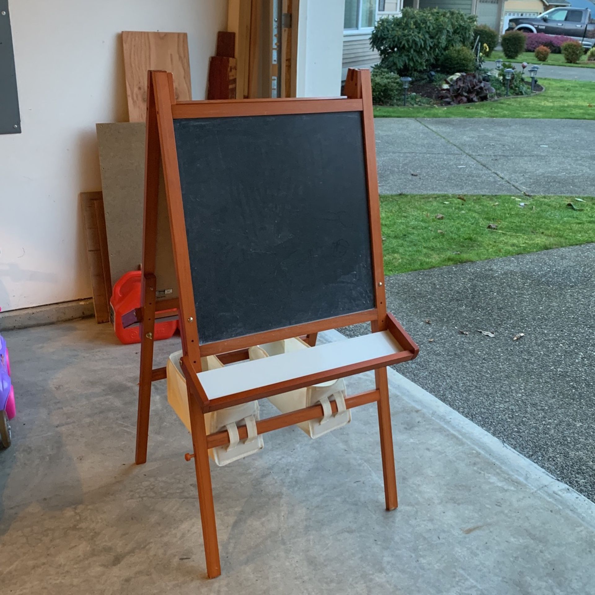 Free Kids Easel- Pending Pick Up Today