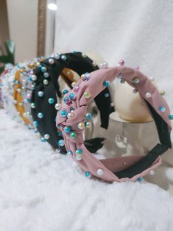 Fashion headbands with a touch of pearls.🍭