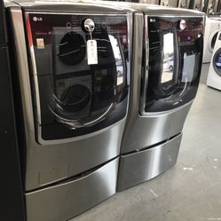 New Scratch And Dent LG Front Load Washer And Dryer Set. 1 year Warranty