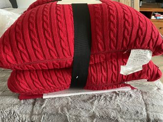 Beautiful 2 Pillow Sets, I Have 3 Brand New Sets