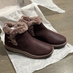 NEW Clarks Breeze Fur Ankle Boots - Women’s Size 7 - Merlot