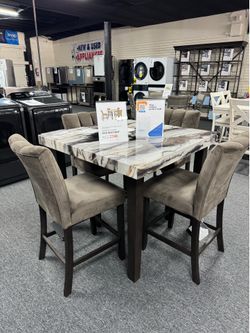 Dining Table Set. 🚚WE DELIVER🚚