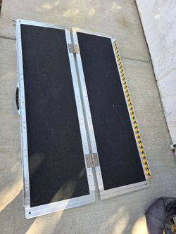 Folding Aluminum Wheelchair Ramp