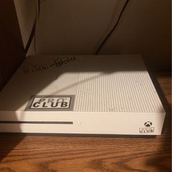 Xbox One S With 500 GB In It For The Low 