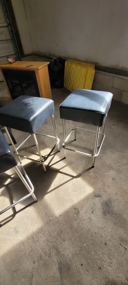 3 Bar Stools