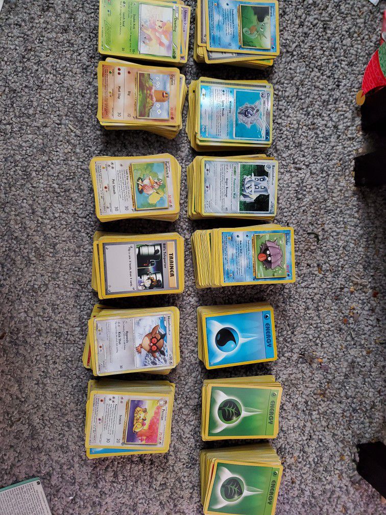 Random lot of Pokemon cards