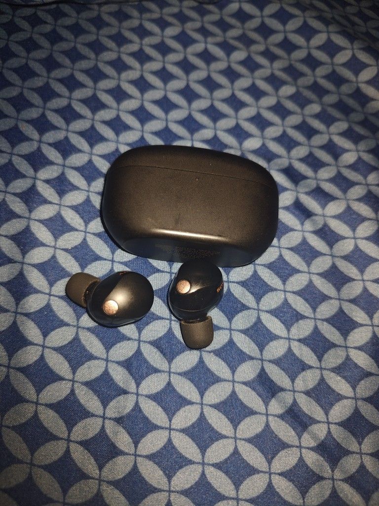 Sony XM5 EAR BUDS BARELY USED
