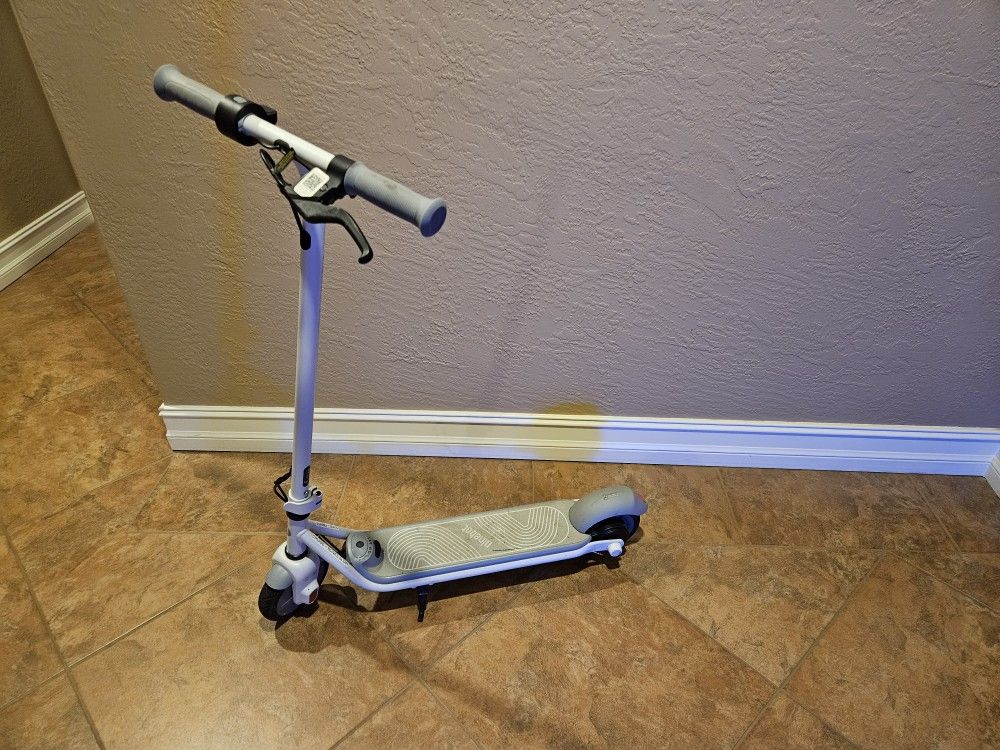 Ninebot Scooter Zing C9