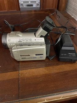 Panasonic Mini DV Palmcorder camcorder video camera Pv-dv601d Working With Battery Charger