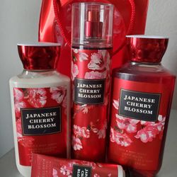 JAPANESE CHERRY BLOSSOM GIFT SET BY BATH & BODY WORKS, NEW IN GIFT BAG!